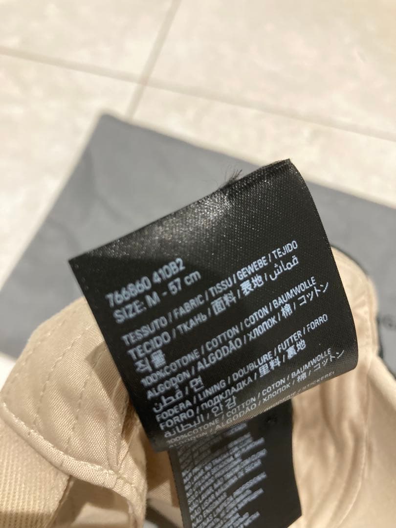 新品未使用タグ付き　バレンシアガ　キャップ