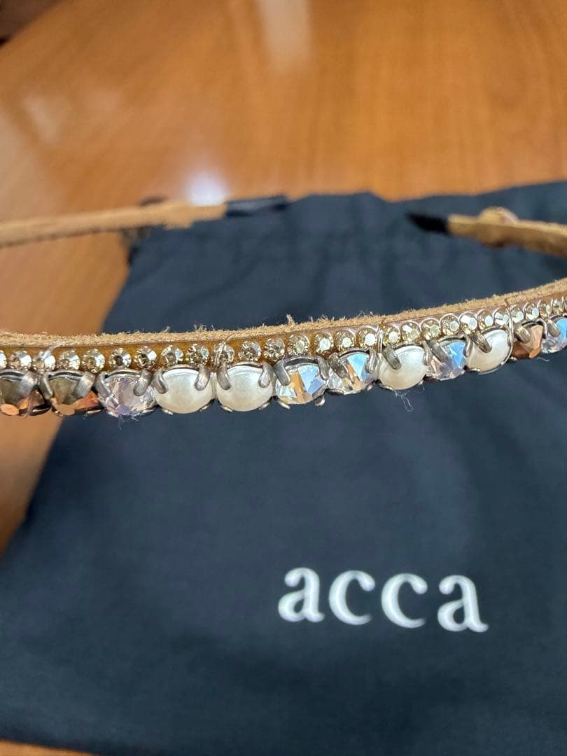 acca アッカ　いろんなビジュー付き　カチューシャ　ヘアバンド