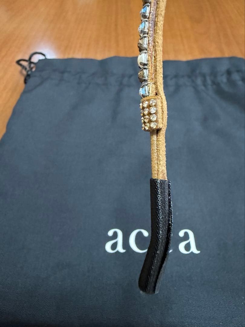 acca アッカ　いろんなビジュー付き　カチューシャ　ヘアバンド