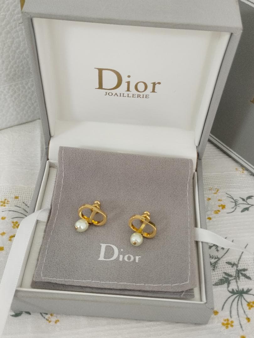可愛い♥クリスチャンディオール　ピアス　両耳用　ゴールド★