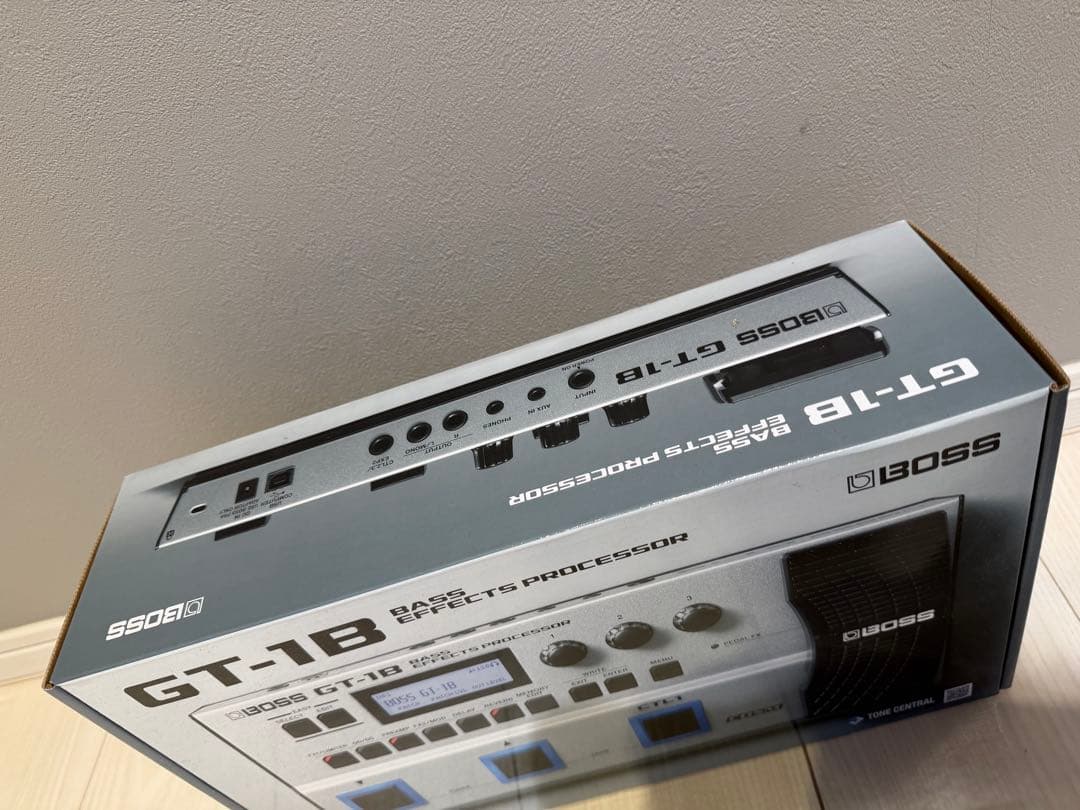 BOSS GT-1B ベースエフェクター　未開封　純正アダプター付き