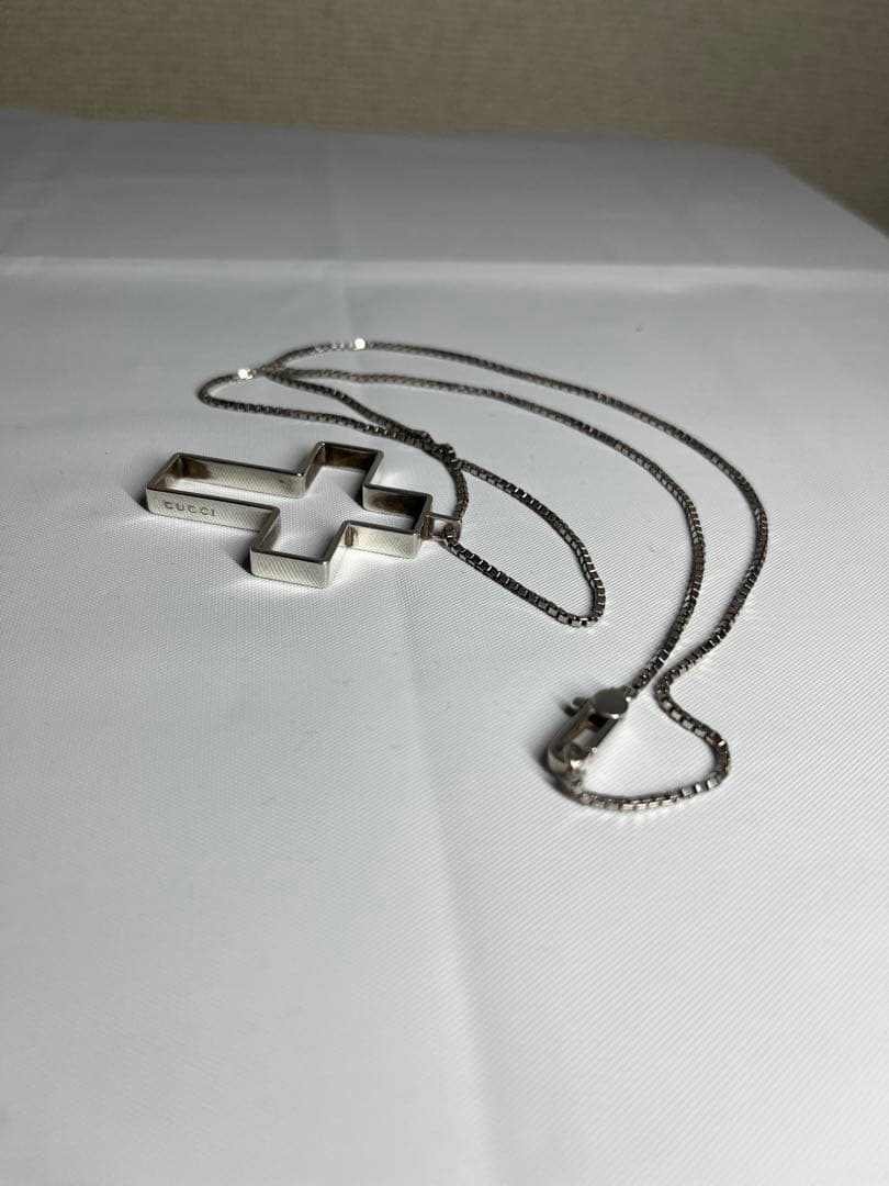 GUCCI グッチ オープンクロスネックレス