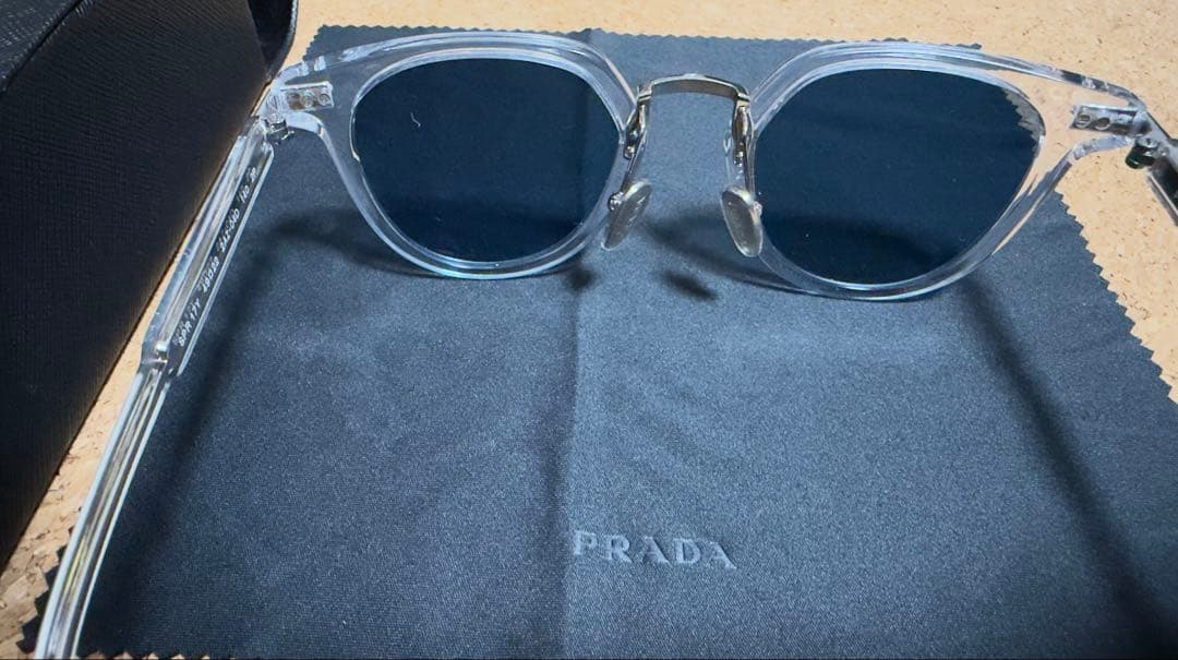 PRADA クリアラウンドサングラス ケース付き