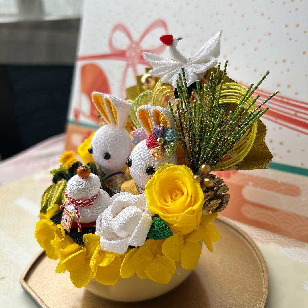 ハンドメイド❣️お正月アレンジ❣️薔薇、鏡餅、扇、椿、イエローアレンジ❣️