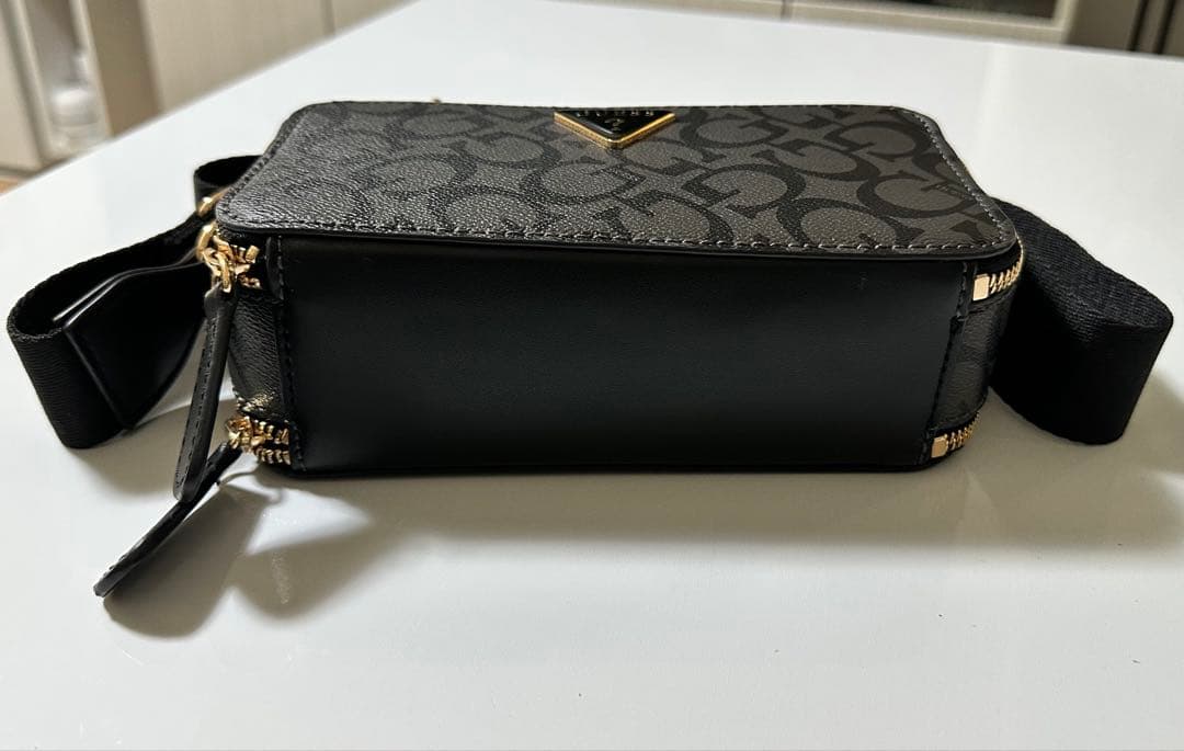 GUESS ミニ クロスボディバッグ レディース