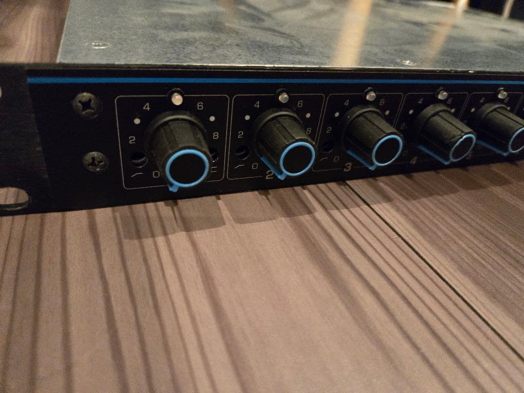 【SHURE】シェアマイクロフォンミキサーSCM810