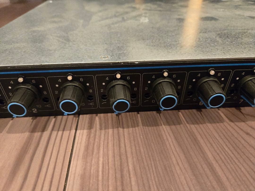 【SHURE】シェアマイクロフォンミキサーSCM810