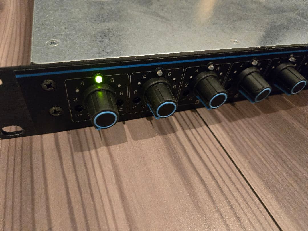 【SHURE】シェアマイクロフォンミキサーSCM810