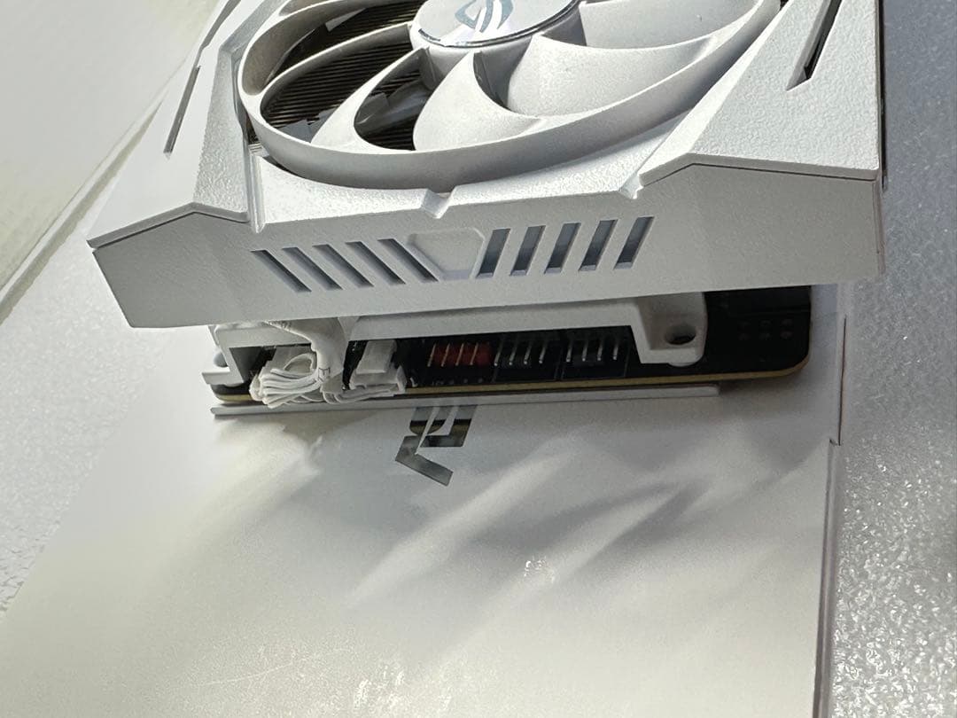 グラフィックボード・グラボ・ビデオカード ROG STRIX RTX2080TI O11G WHITE GAMING