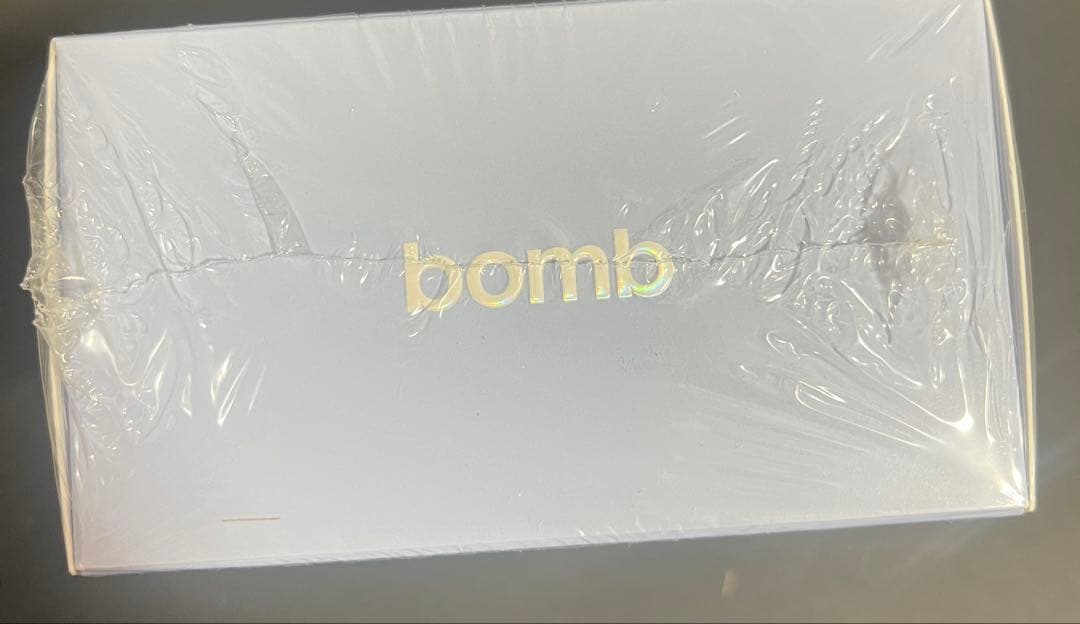 【新品未開封】ILLIT [bomb] (Merch Ver.)