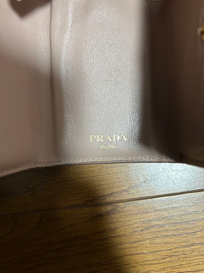 PRADA ベージュ 三つ折り財布　正規品