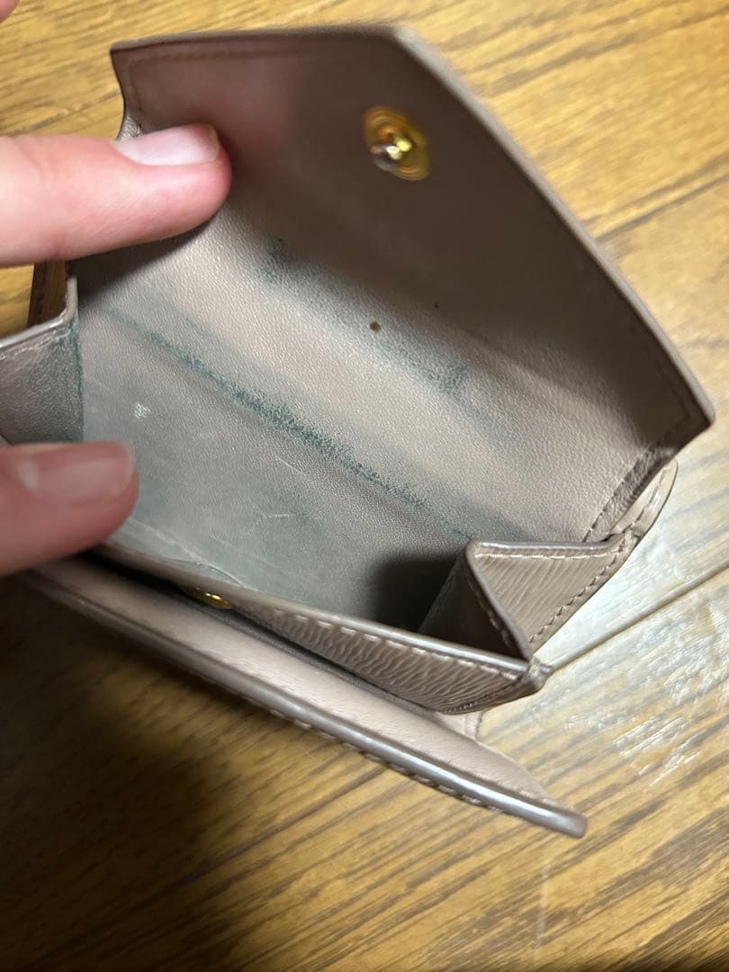 PRADA ベージュ 三つ折り財布　正規品