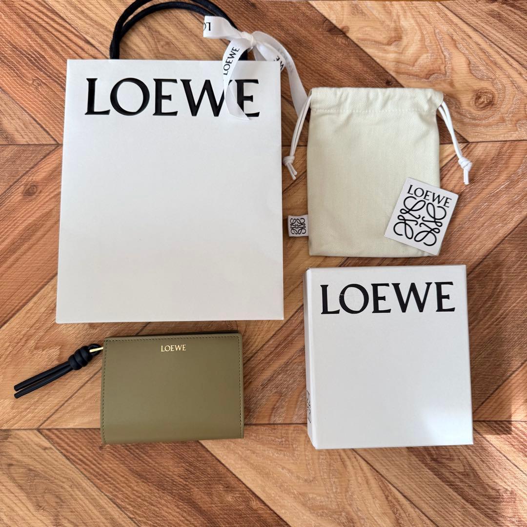 新品 LOEWE ノットコンパクトウォレット ユーカリ×ネイビー 人気色 正規品