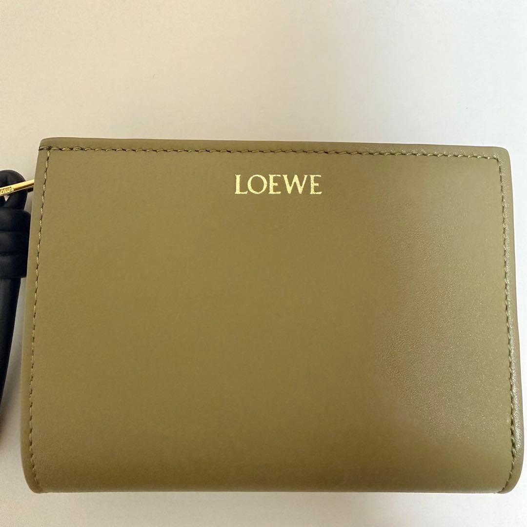 新品 LOEWE ノットコンパクトウォレット ユーカリ×ネイビー 人気色 正規品