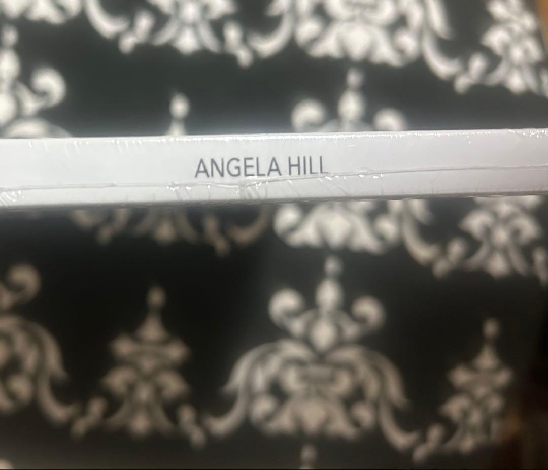 アンジェラヒル（Angela Hill）:X-Girl Show, 1版