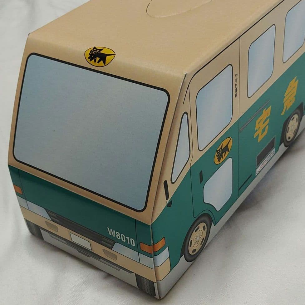クロネコヤマト　非売品　ミニカー バッチ　　ティッシュボックス