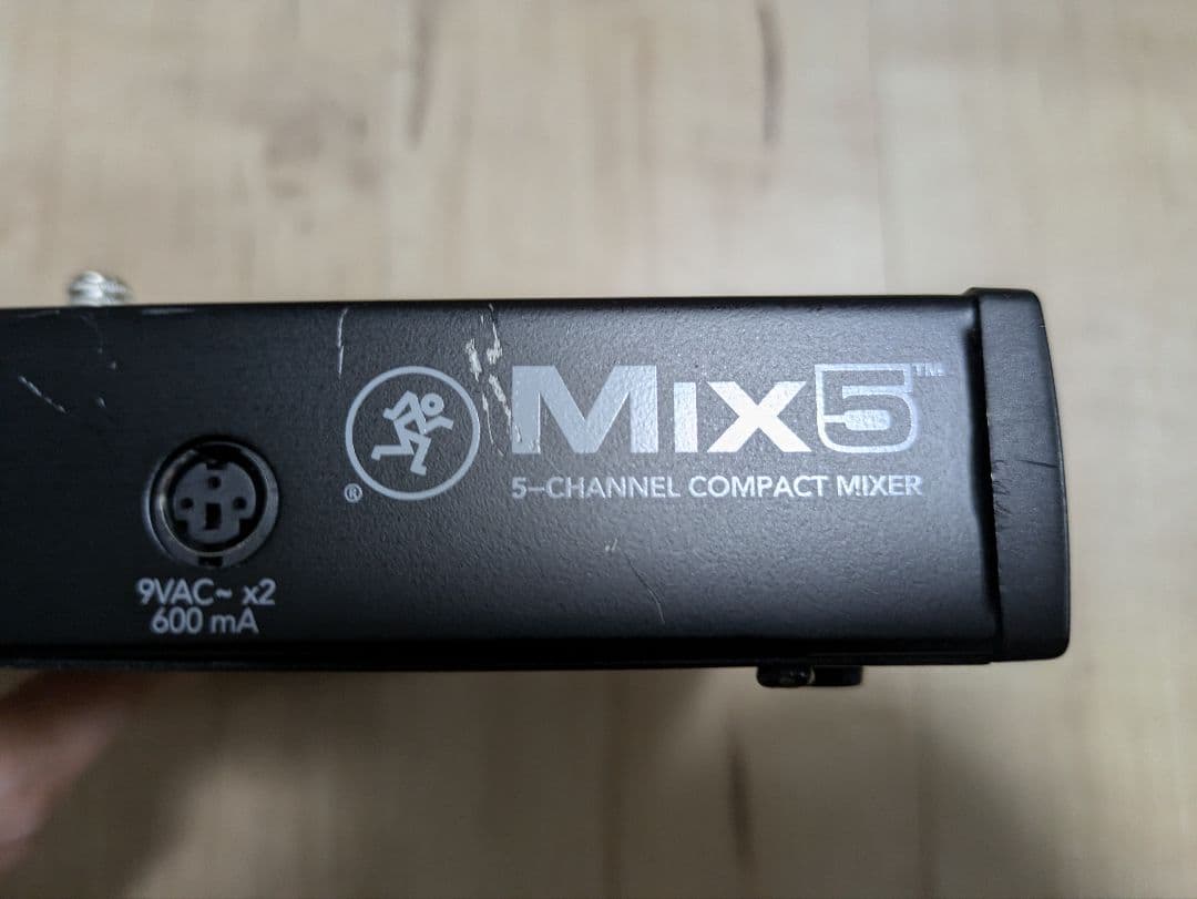 Mackie Mix5 5チャンネルミキサー