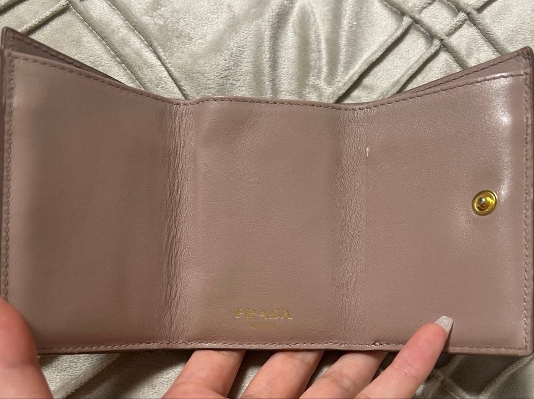 PRADA エピレザー 三つ折り財布 ベージュ