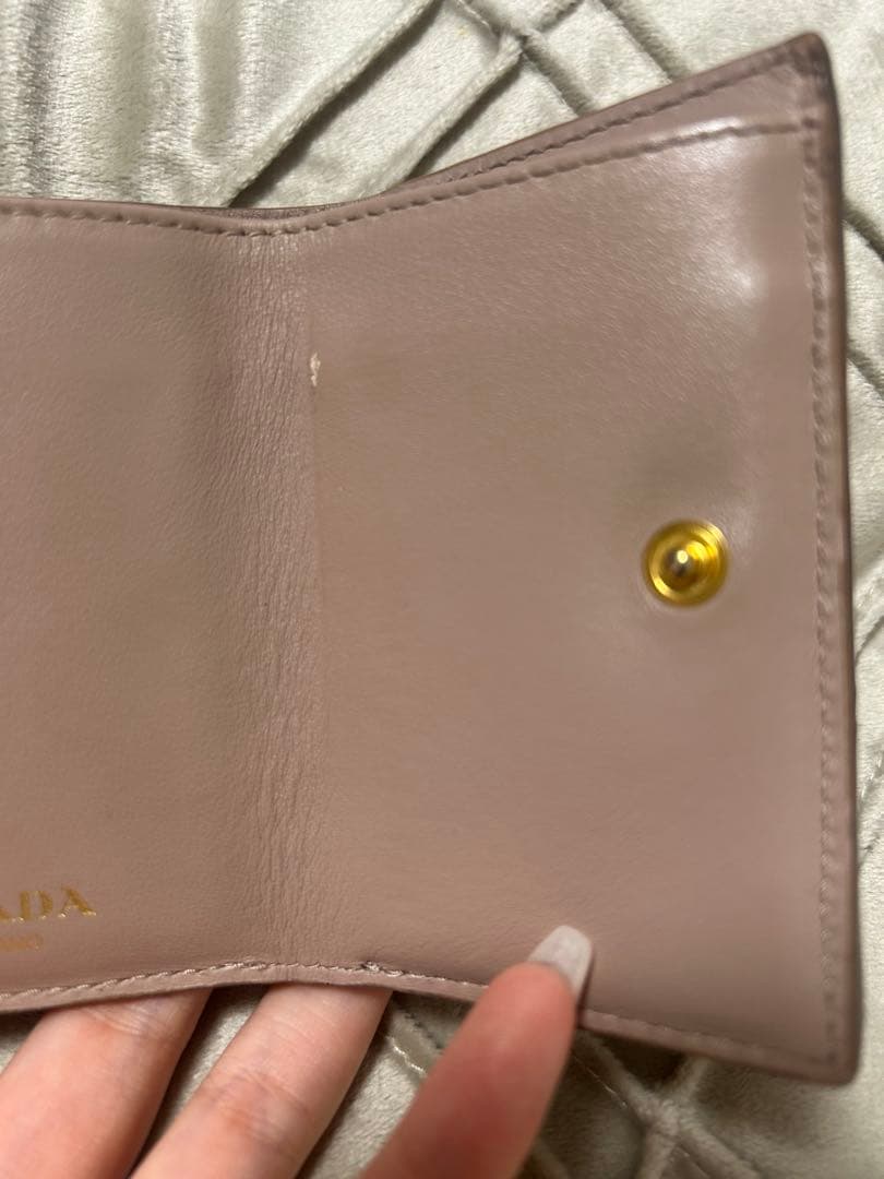 PRADA エピレザー 三つ折り財布 ベージュ