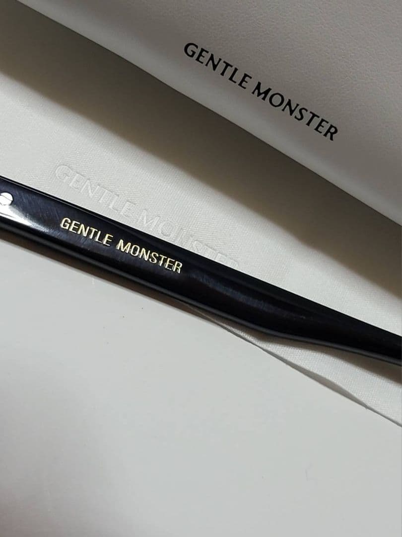 ◆GENTLE MONSTER◆サングラス　MUSEE　ケース付き