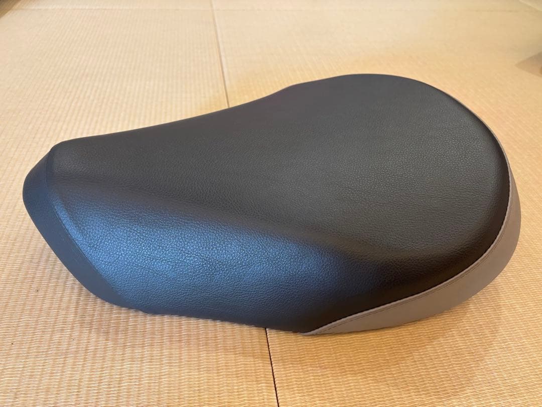 C125 純正シート