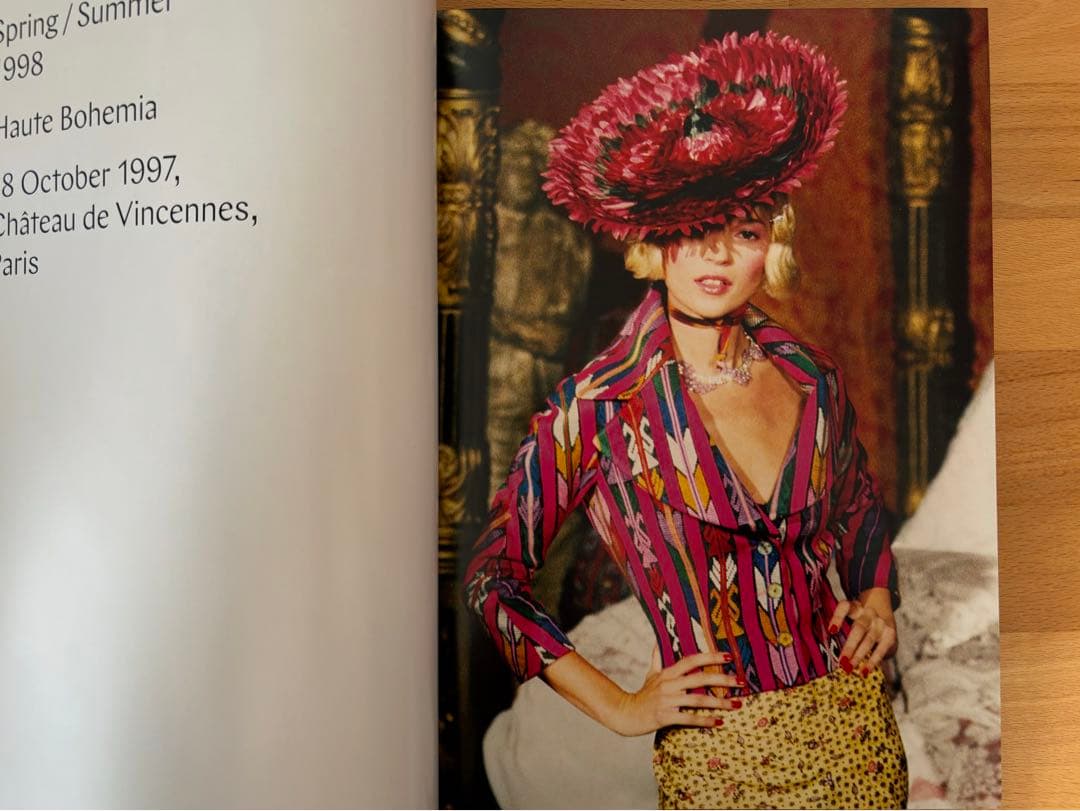 『John Galliano:Unseen』