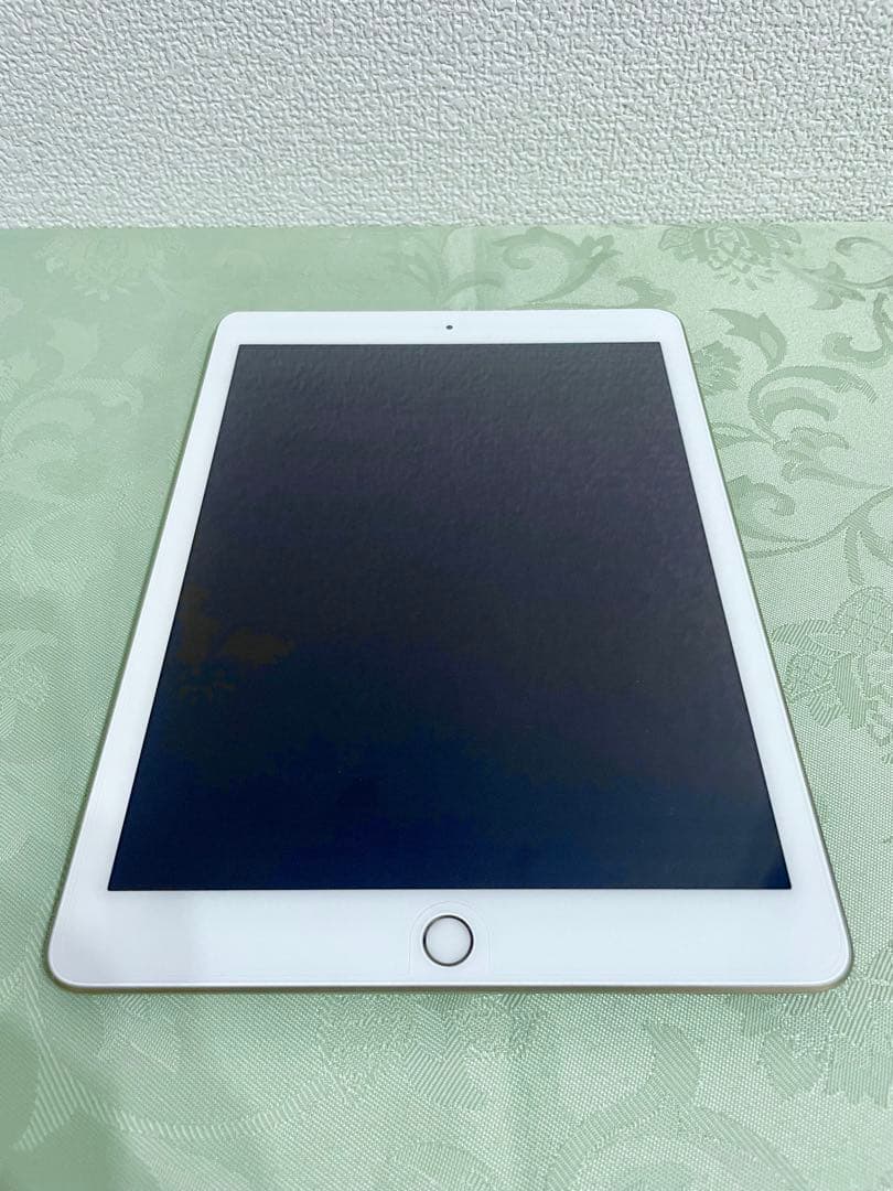 【極美品】 iPad 本体 第5世代 A1822 Apple ゴールド　32GB
