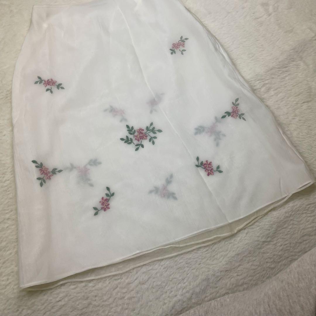 美品　VIVIENNE TAM 上下セット　花柄刺繍入りキャミソール スカート