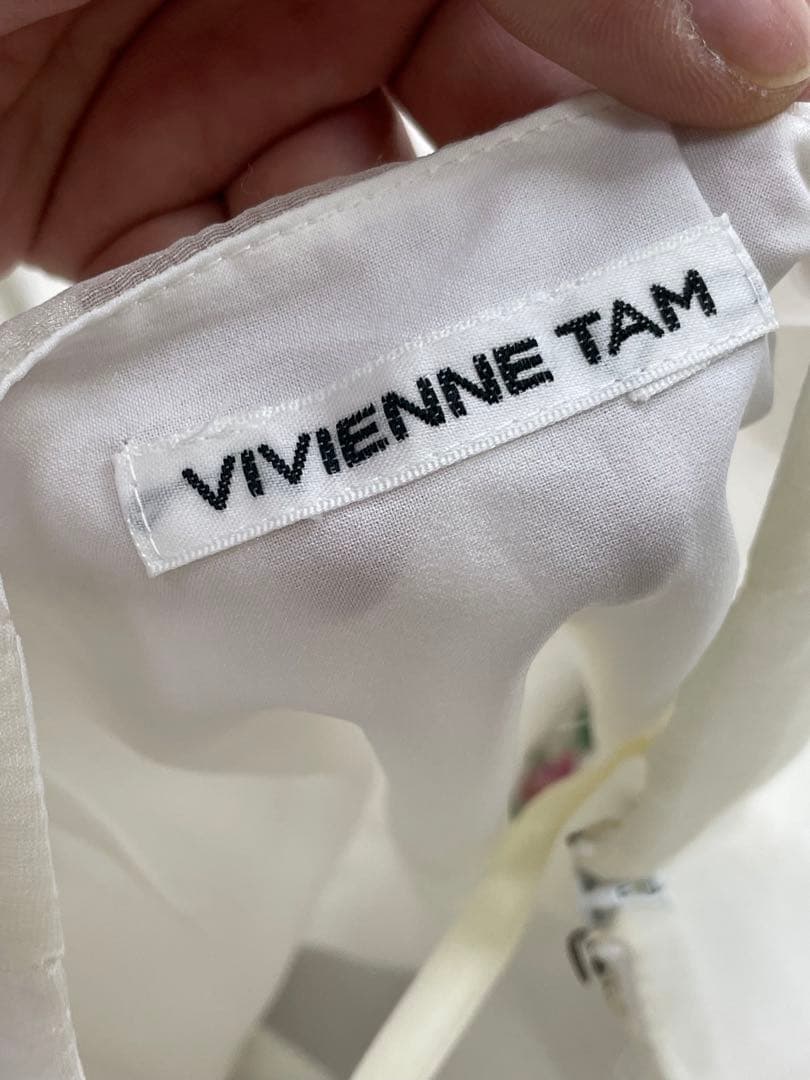 美品　VIVIENNE TAM 上下セット　花柄刺繍入りキャミソール スカート