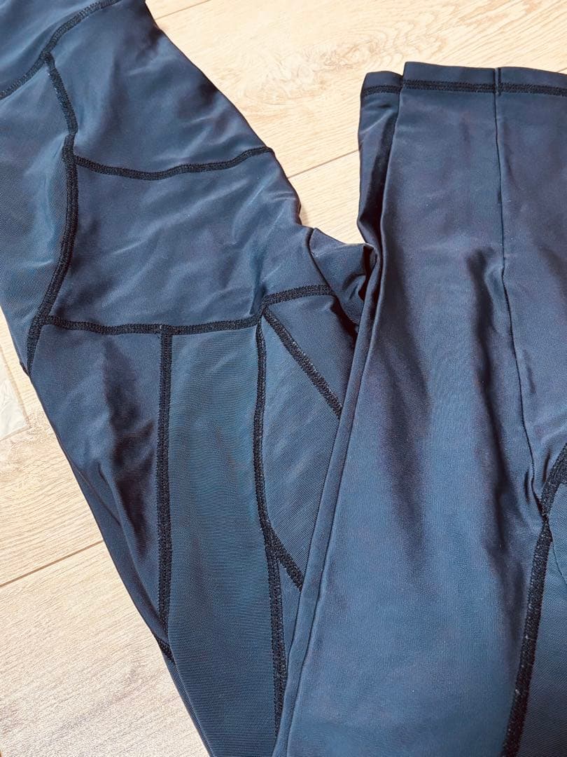 美品　ラバ　パーフェクト　フォーム　レギンス　M