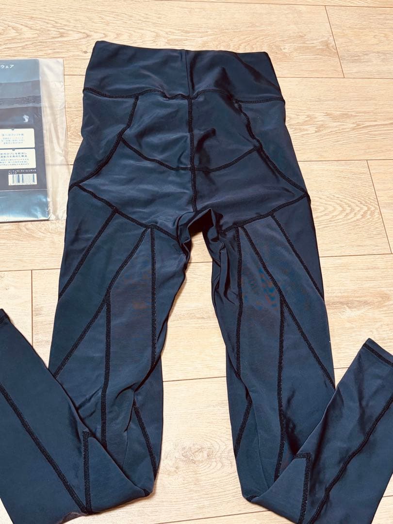 美品　ラバ　パーフェクト　フォーム　レギンス　M