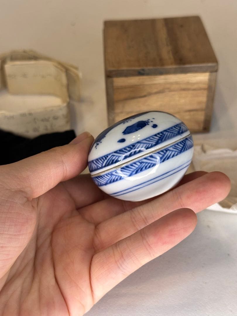 竹泉」造 青花染付 香合 風景図 共箱 共布 底款あり