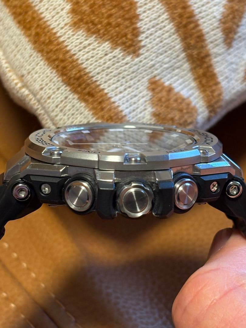 [美品] CASIO GST-B100-1AJF Bluetooth搭載