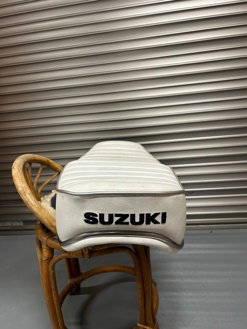 GT380 白シート　純正モール付