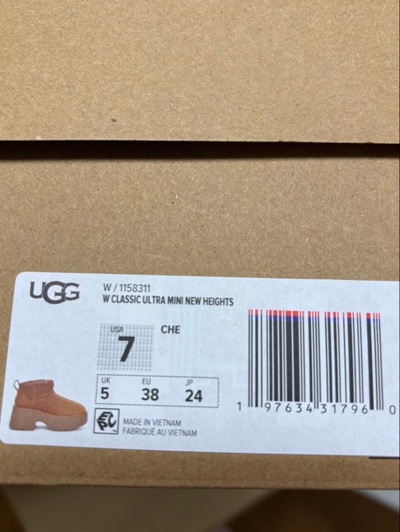【新品未使用】 UGG クラシック ウルトラミニ ニューハイツ　厚底　24.0