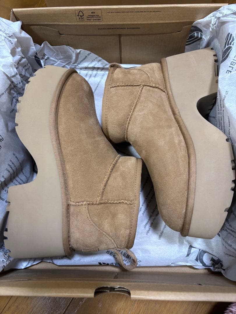 【新品未使用】 UGG クラシック ウルトラミニ ニューハイツ　厚底　24.0