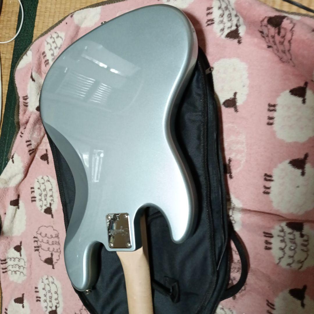 Squier Jazz Bass シルバー アフィニティシリーズ