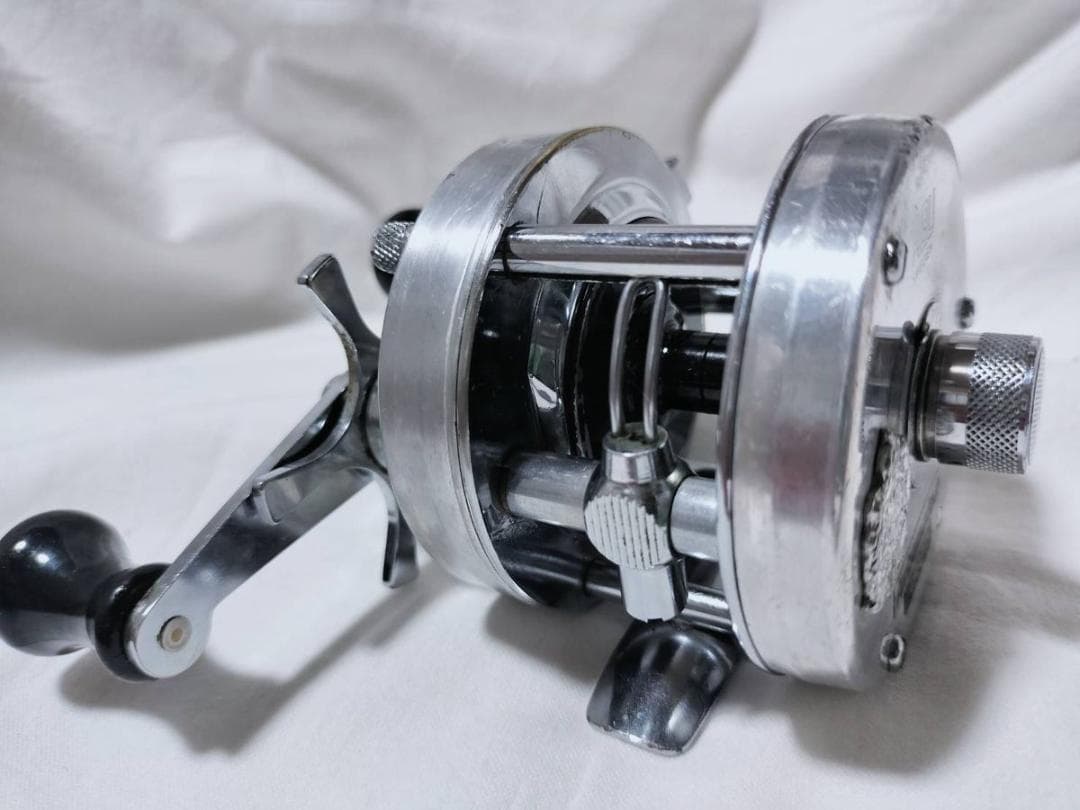 アブガルシア　アンバサダー4500C　ビンテージ　リール abu 　シルバー