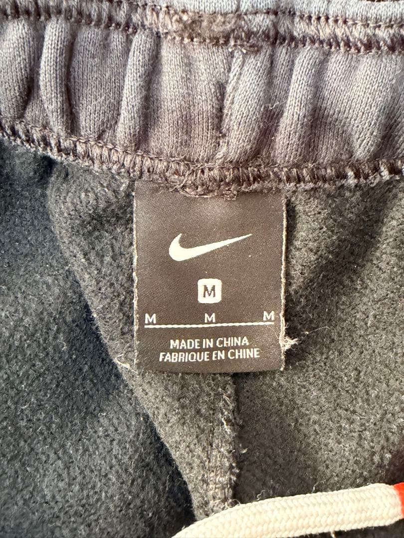 Nike Mサイズ 黒パンツ ジッパーポケット付き