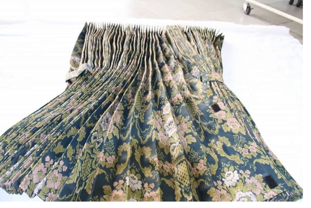 トラックセンタープリーツ 花かごグリーン 遮光性 巾120㎝ｘ100㎝フック付き
