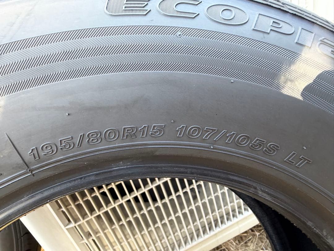 ハイエース 新車外し タイヤ 195/80R15 107/105S LT