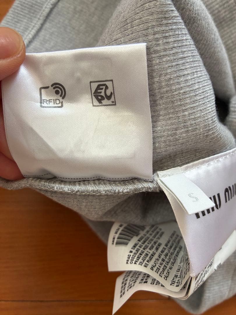miu miu グレー Tシャツ 半袖