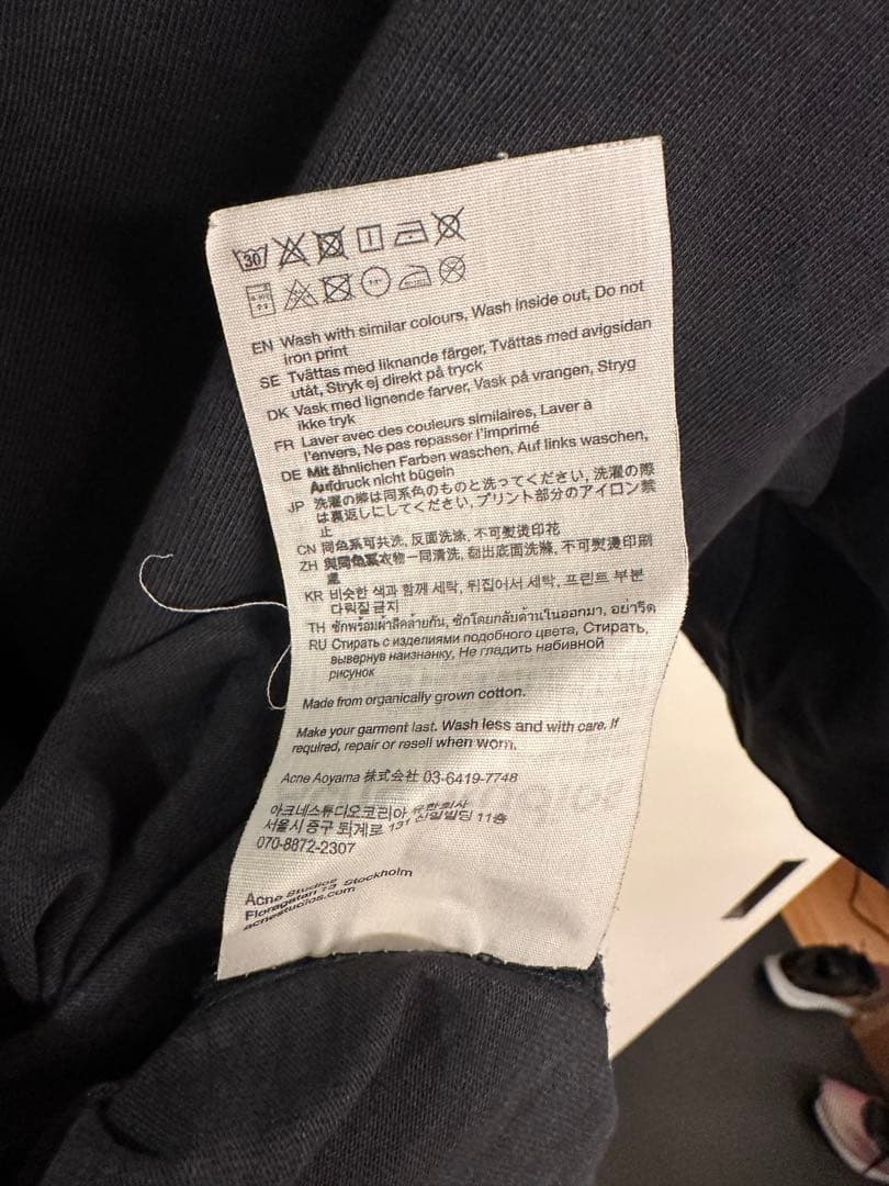 Acne StudiosロゴTシャツ