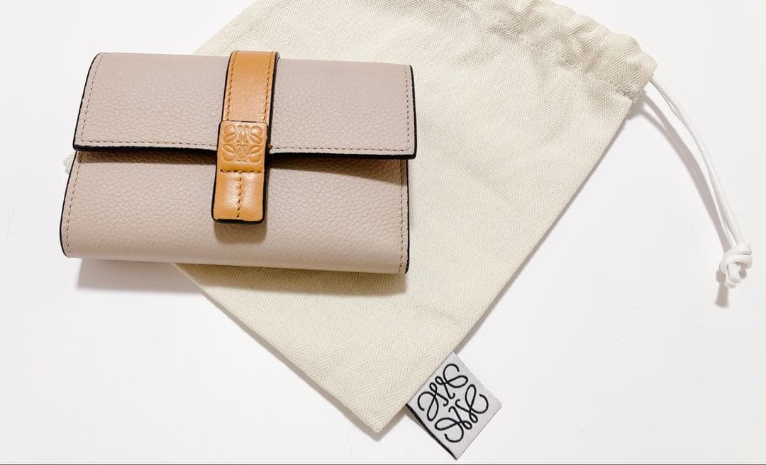 【極美品】LOEWE バーティカル ウォレット スモール（ソフトグレインカーフ）