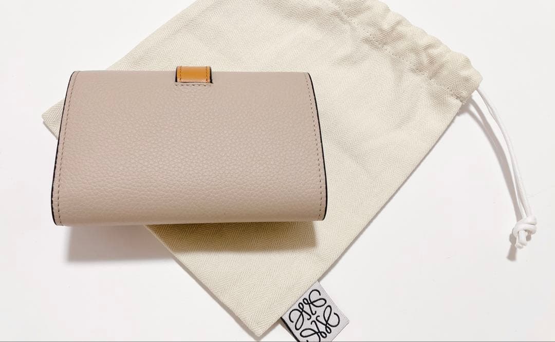 【極美品】LOEWE バーティカル ウォレット スモール（ソフトグレインカーフ）
