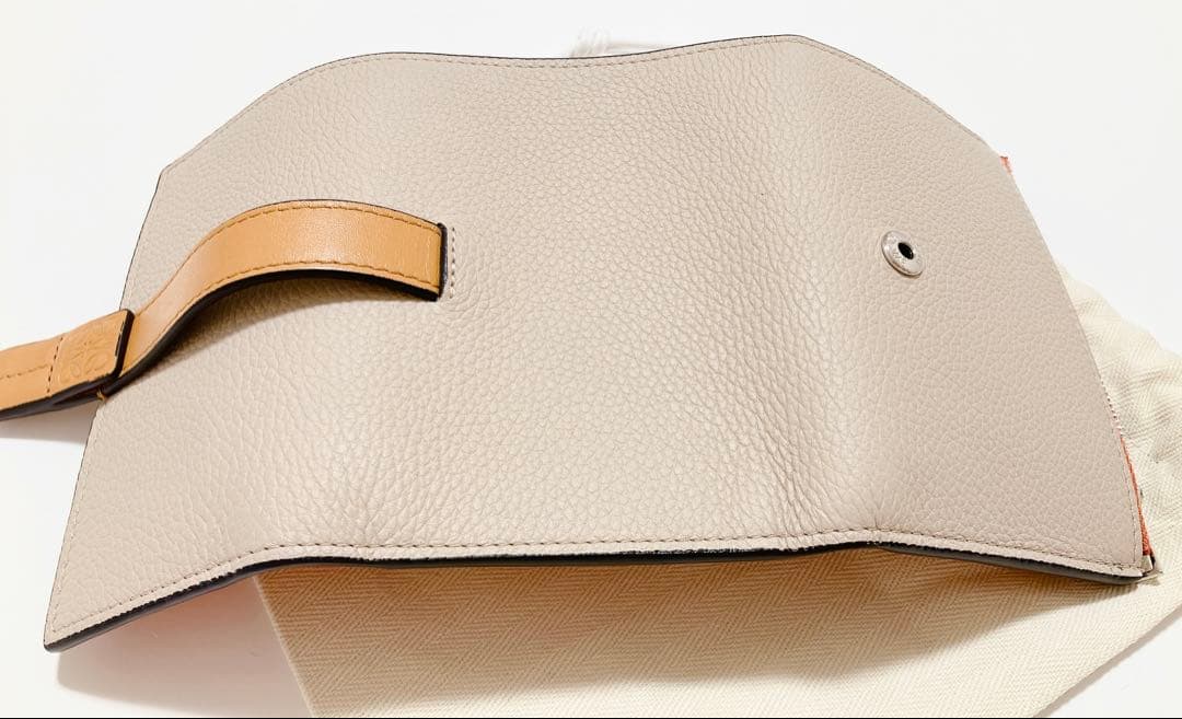 【極美品】LOEWE バーティカル ウォレット スモール（ソフトグレインカーフ）