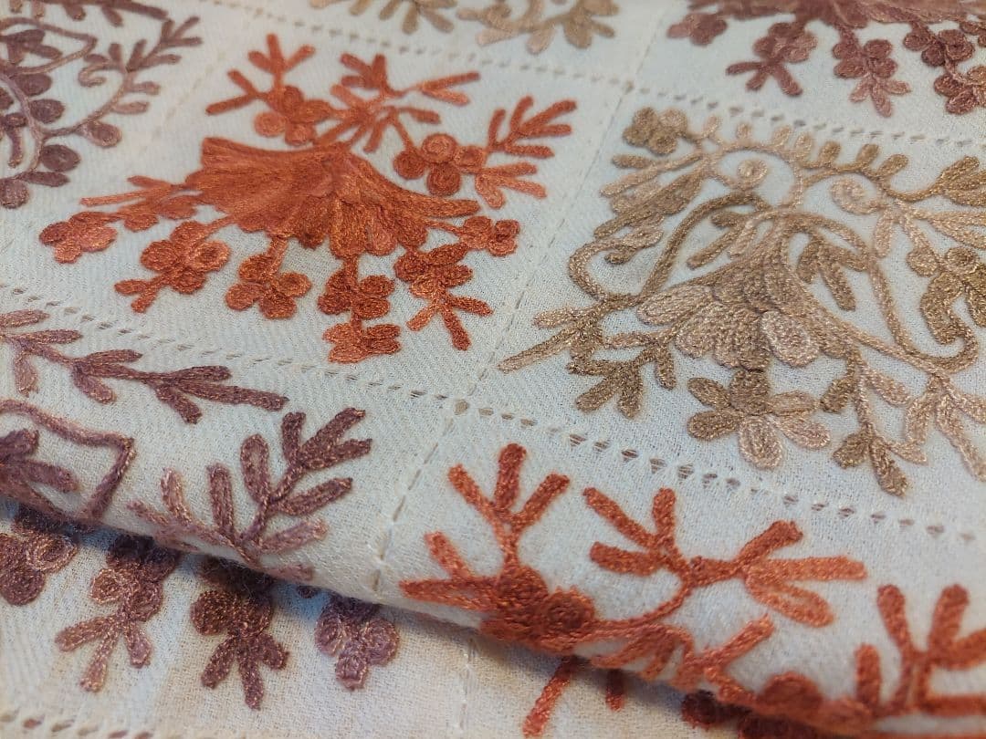 カシミール 総刺繍 ウール　大判 ストール　オフホワイト