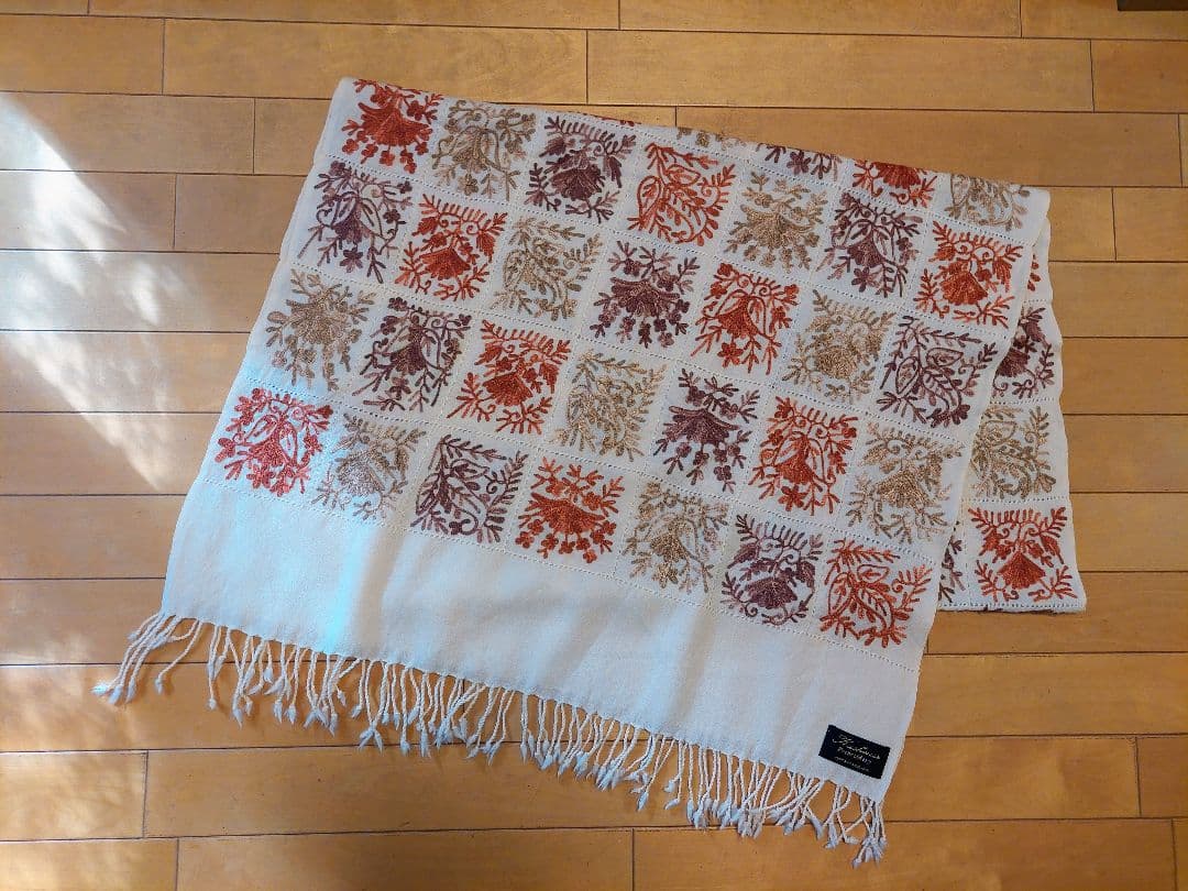 カシミール 総刺繍 ウール　大判 ストール　オフホワイト