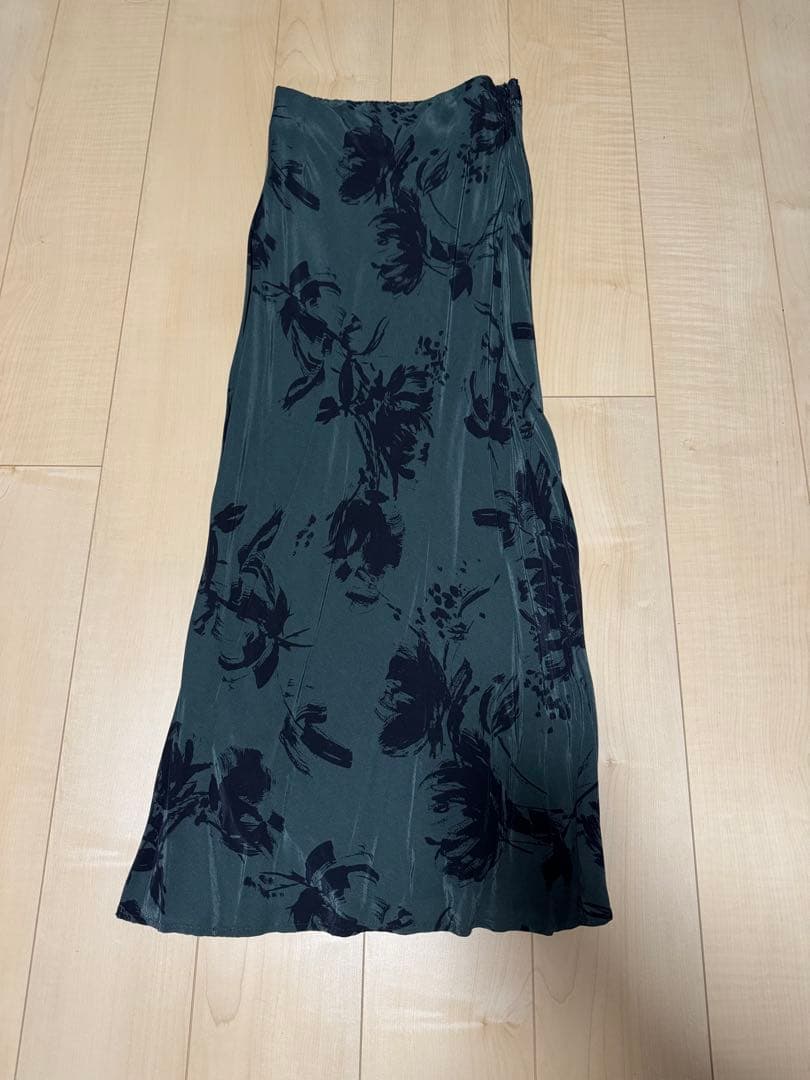 美品♡SACRA 23aw シェードフラワースカート　38 グリーン