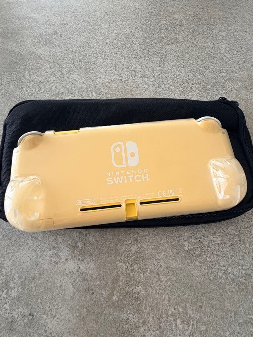 Nintendo Switchライト　イエロー　本体